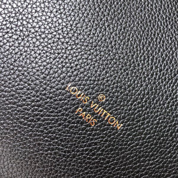l**is V*t*n haumea bag
