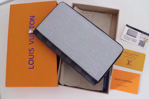 l**is V*t*n zippy wallet
