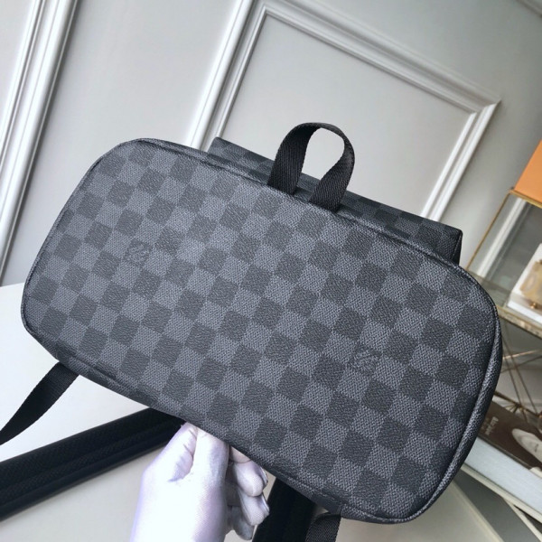 l**is V*t*n backpack