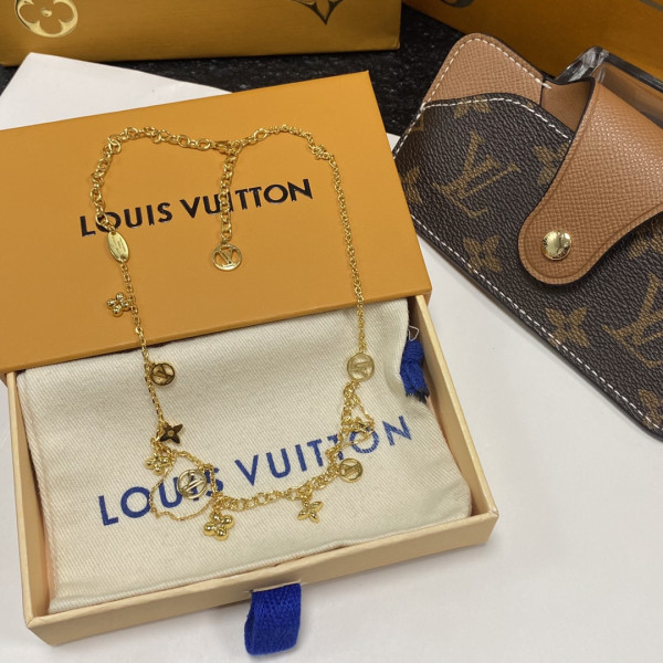 l**is V*t*n necklace