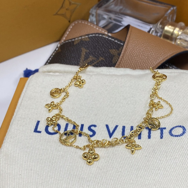 l**is V*t*n necklace