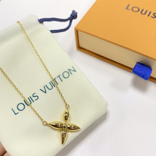 l**is V*t*n necklace