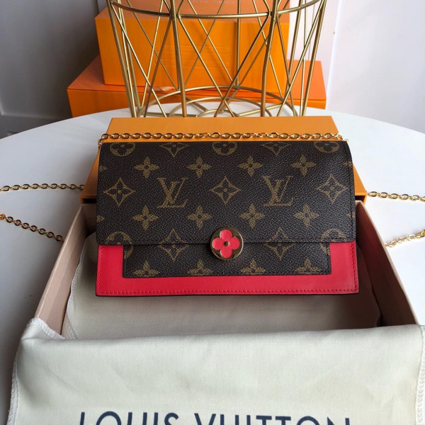 l**is V*t*n flore chain wallet