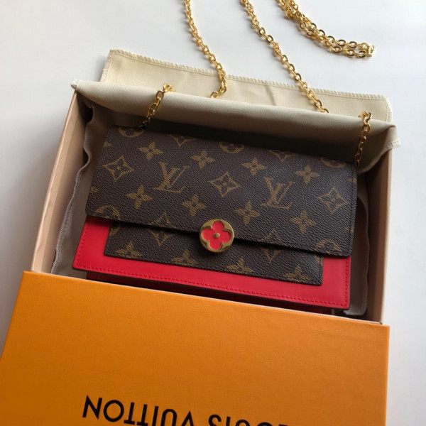 l**is V*t*n flore chain wallet