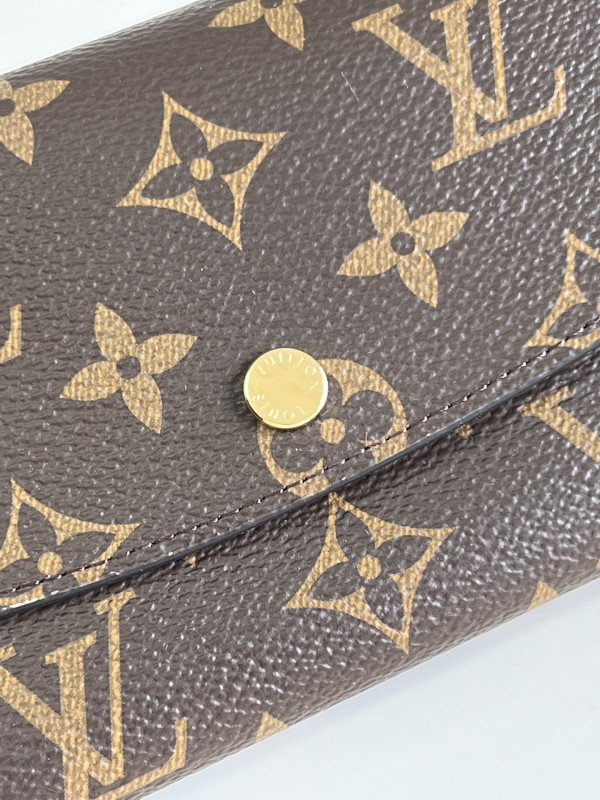 l**is V*t*n emilie wallet