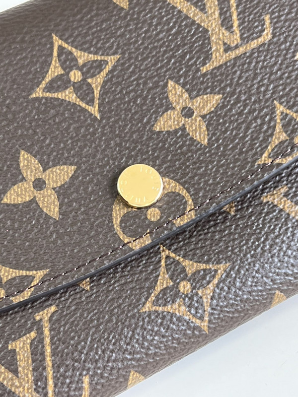 l**is V*t*n emilie wallet