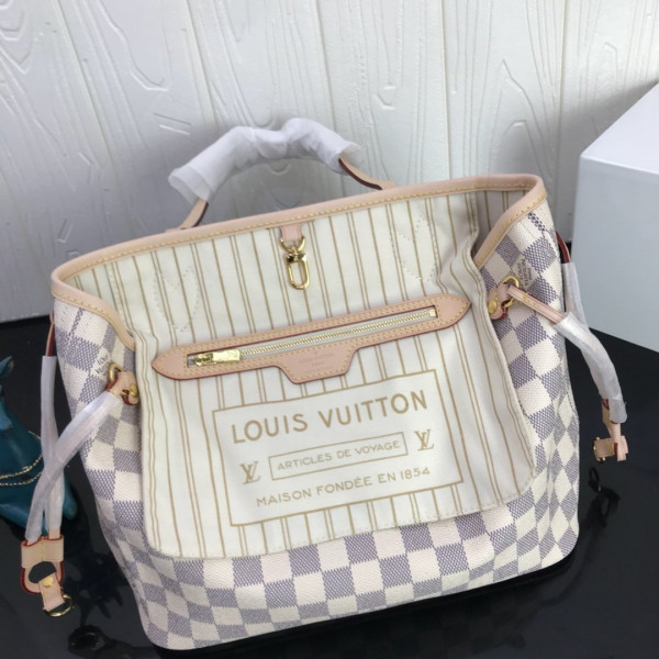 l**is V*t*n neverfull pm