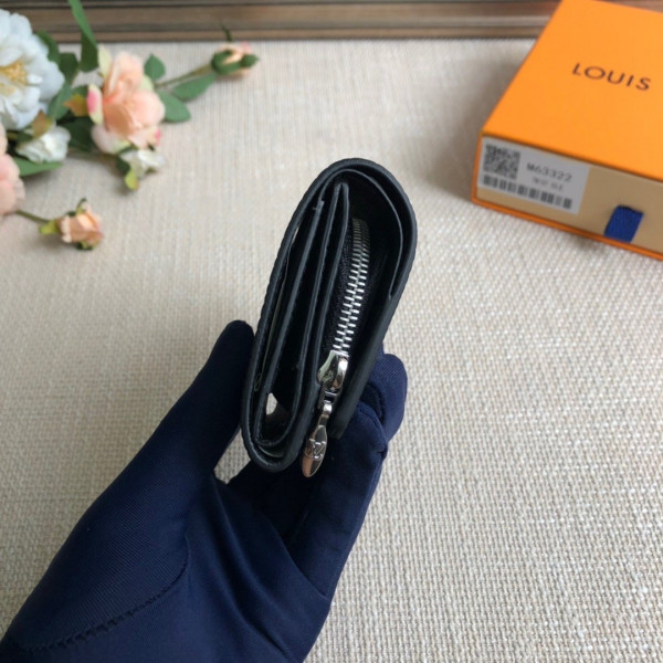 l**is V*t*n twist wallet