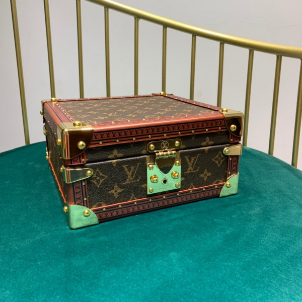 l**is V*t*n jewelry box
