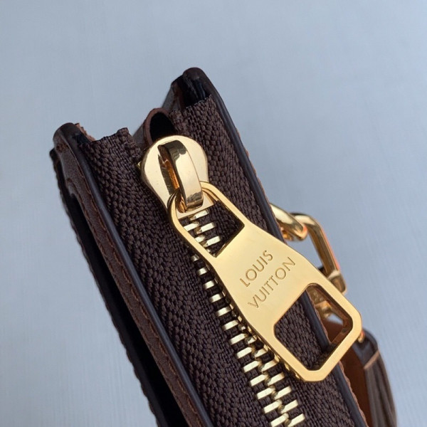 l**is V*t*n dauphine wallet