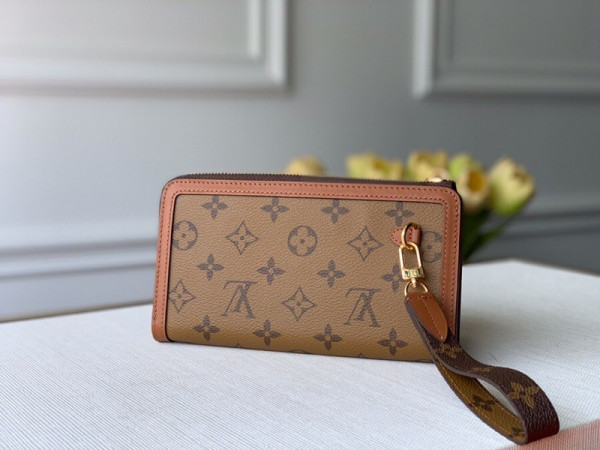 l**is V*t*n dauphine wallet