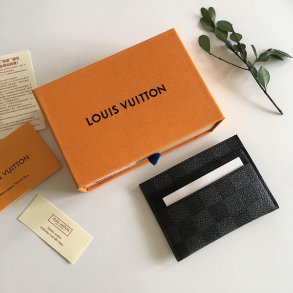 l**is V*t*n bandouliere 50double card holder