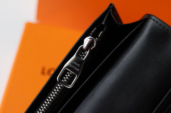 l**is V*t*n brazza wallet