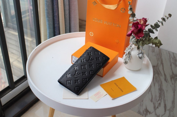 l**is V*t*n brazza wallet