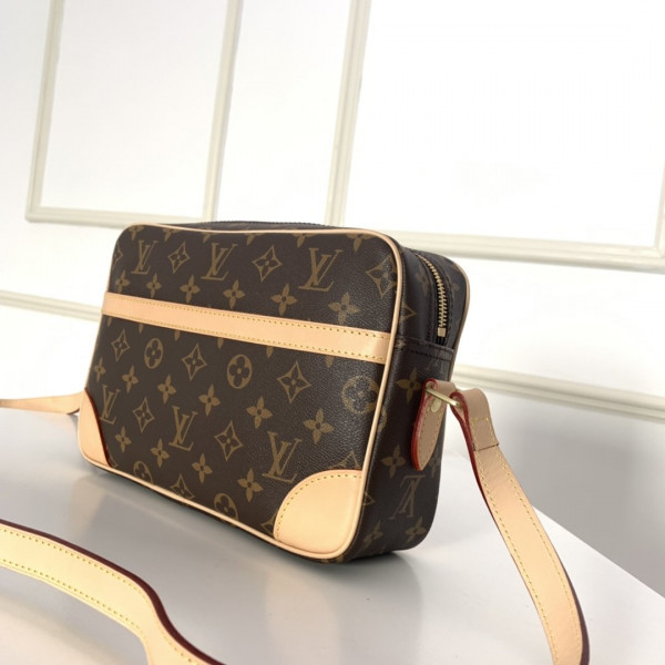 l**is V*t*n messenger bag