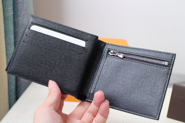 l**is V*t*n amerigo wallet