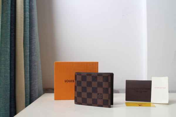 l**is V*t*n amerigo wallet