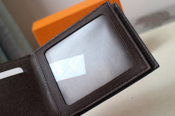 l**is V*t*n amerigo wallet