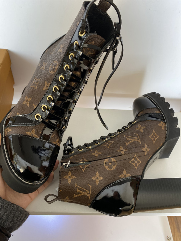 l**is V*t*n boots