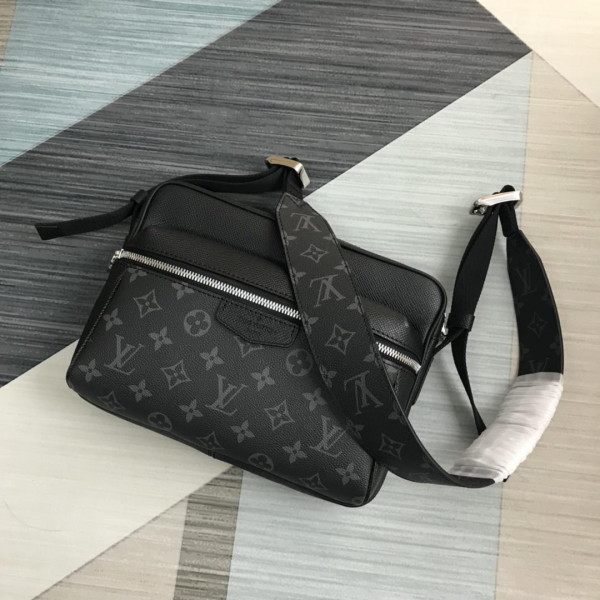 l**is V*t*n outdoor messenger