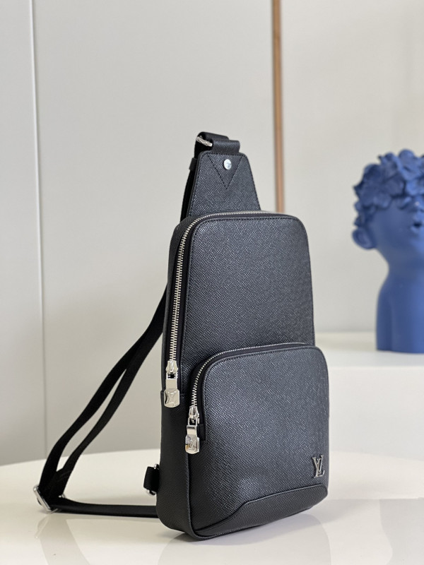 l**is V*t*n avenue sling bag