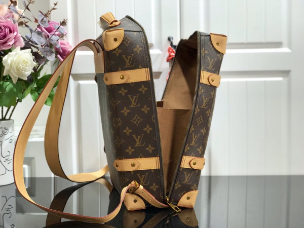 l**is V*t*n soft trunk backpack pm