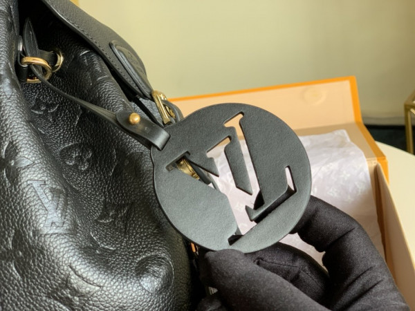 l**is V*t*n montsouris backpack