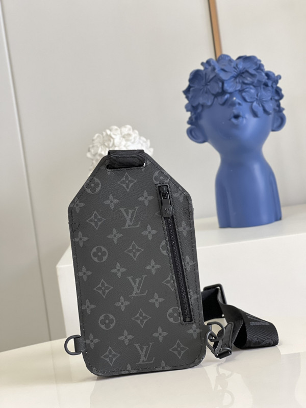l**is V*t*n saumur slingbag