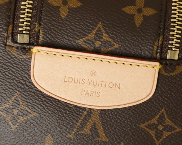 l**is V*t*n toiletry bag