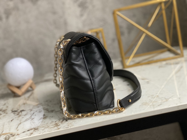 l**is V*t*n new wave chain bag