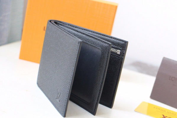 l**is V*t*n amerigo wallet