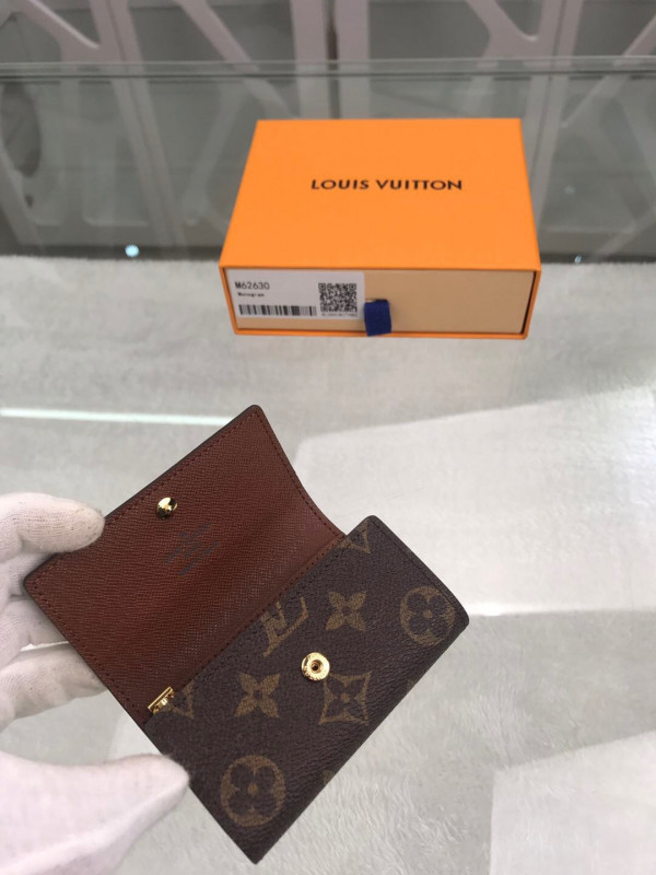 l**is V*t*n 6 key holder