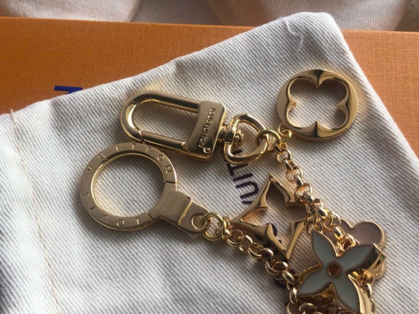l**is V*t*n fleur de monogram bag charm chain