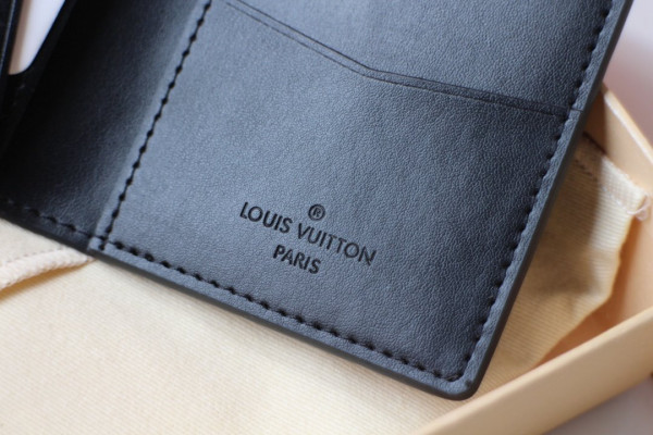 l**is V*t*n pocket organizer