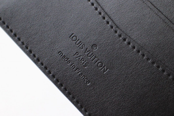 l**is V*t*n slender wallet