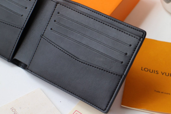 l**is V*t*n slender wallet