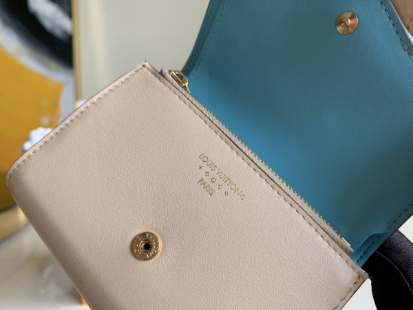 l**is V*t*n pont 9 compact wallet