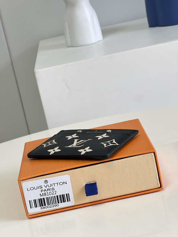 l**is V*t*n card holder