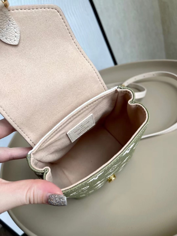 l**is V*t*n tiny backpack