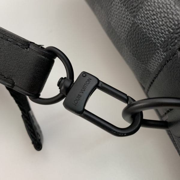 l**is V*t*n utility business bag