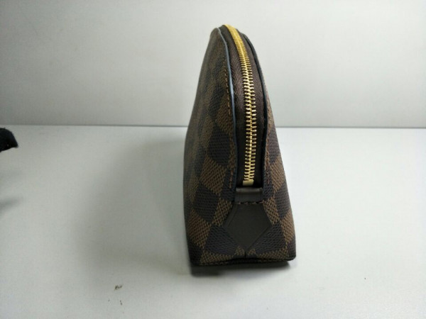 l**is V*t*n cosmetic pouch