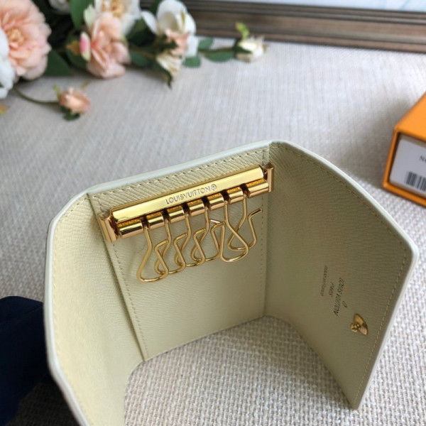 l**is V*t*n 6 key holder