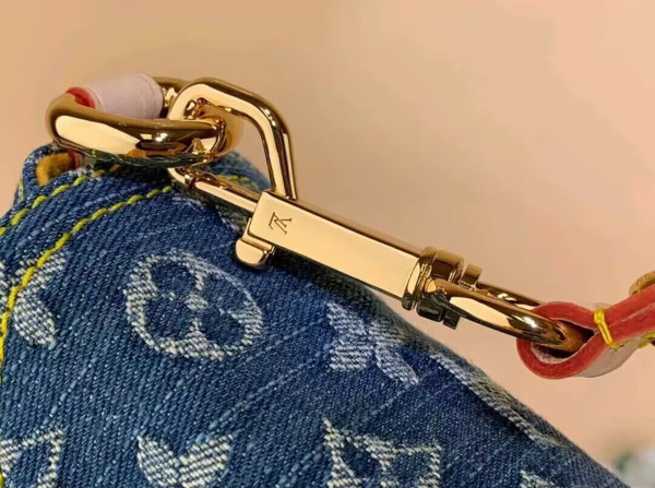 l**is V*t*n pleaty handbag