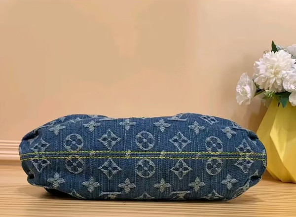 l**is V*t*n pleaty handbag