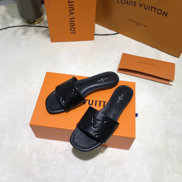 l**is V*t*n slippers