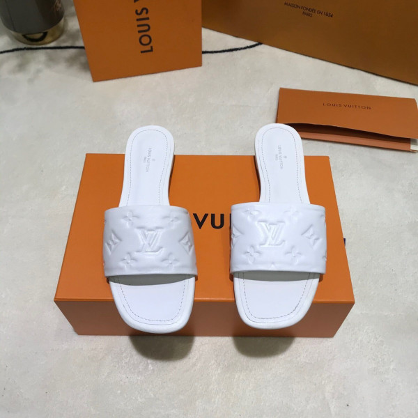 l**is V*t*n slippers
