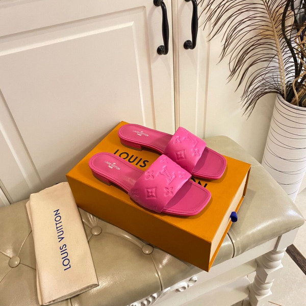 l**is V*t*n slippers