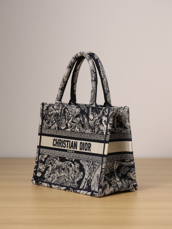 small D*or book tote