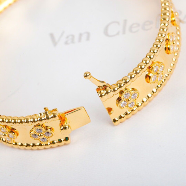 Van Cleef & Arpels Perlée BRACELET