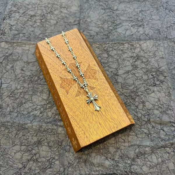 Ch*0me He**ts necklace